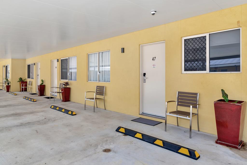 Swagsman Motel Miles Room photo