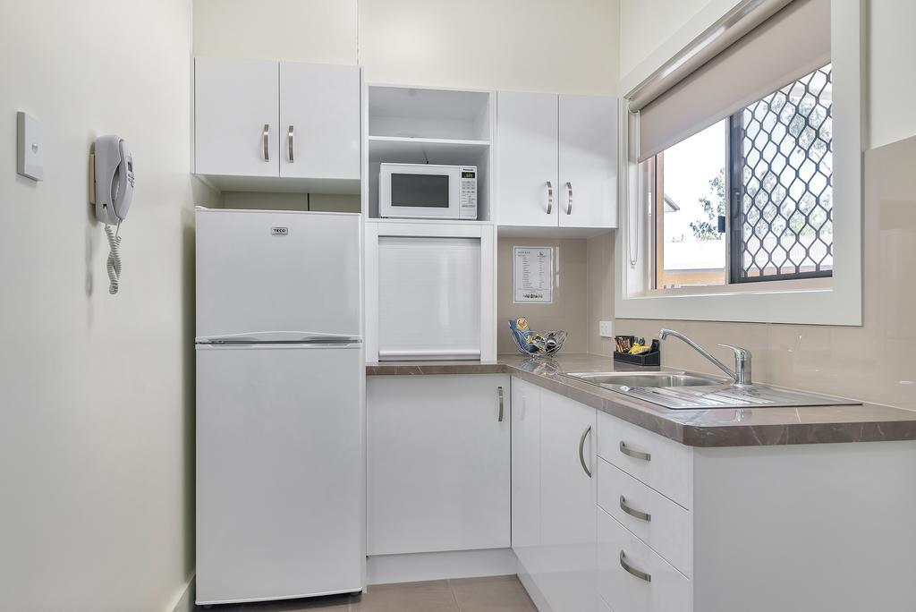 Swagsman Motel Miles Room photo